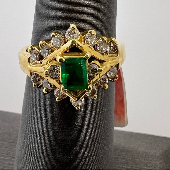 14k Yellow Gold Diamond & Emerald Ring - Picture 3 of 8